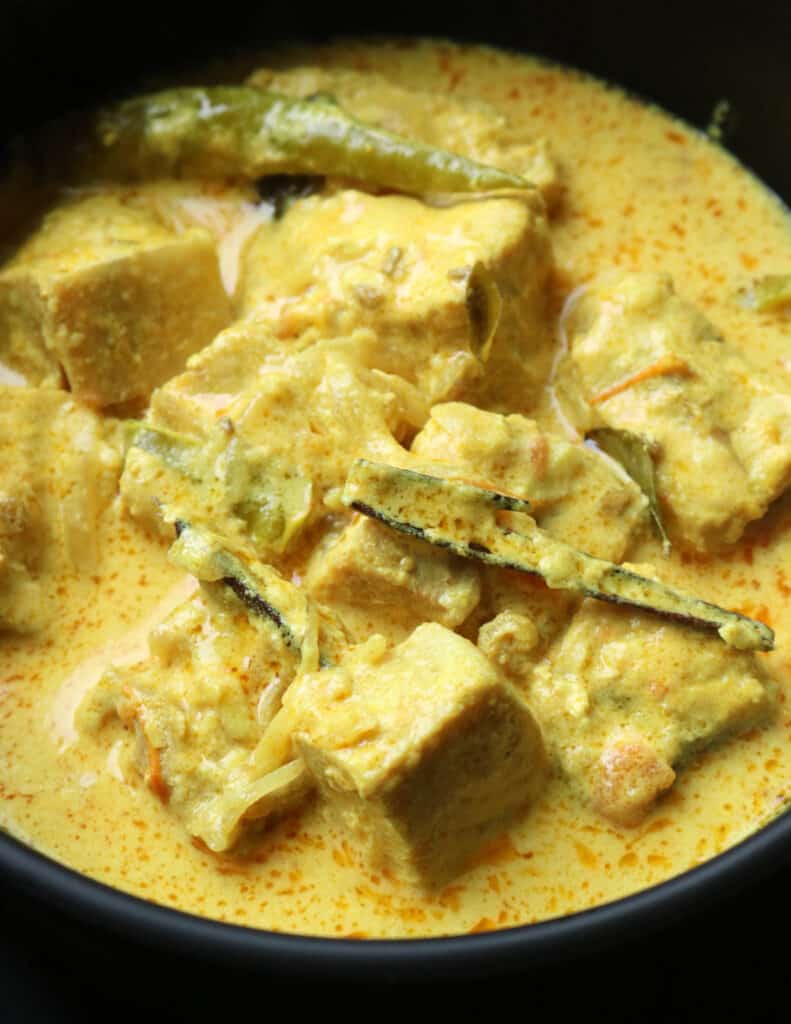 Thalapath Dry Fish Curry (Sri Lankan Dried Sailfish)
